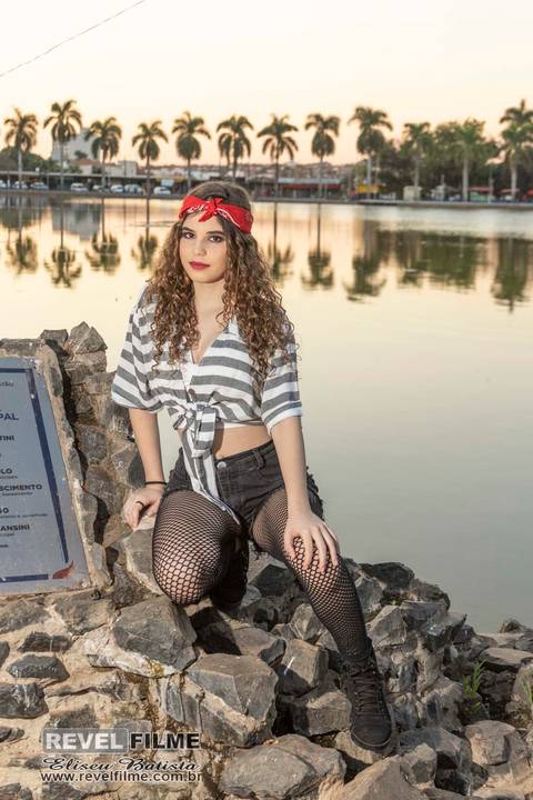 Laura pré aniversário de 15 anos - fotos por Eliseu Batista - Jailice Batista - praça do lago em matão SP'