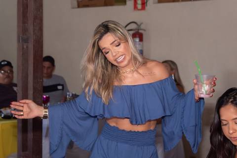 Essa imagem mostra um pouco do aniversário de 30 anos de Bruna, ceio de alegria feito pelo fotografo renato firmino de murici de alagoas'