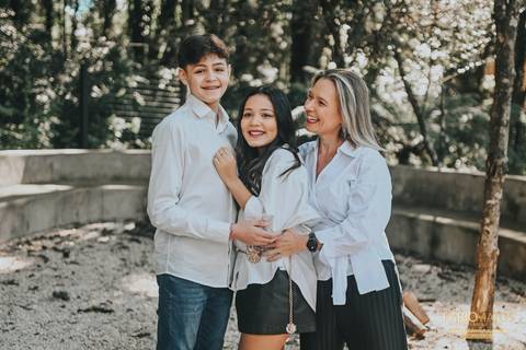 ensaio-15-anos, fotografia-15-anos, book-15-anos, ensaio-feminino, ensaio-juvenil, fotos-quinze-anos, ensaio-autoral, fotografo-15-anos, ensaio-no-outono, fotos-com-folhas, ensaio-na-natureza, book-ao-ar-livre, ensaio-natural, look-de-outono, '