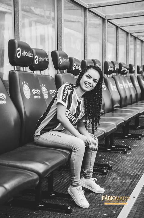 15-anos-session-sessão-pré-15-anos-carla-fábio-matos-fotografia-fotógrafo-rs-r.s-porto-alegre-vale-dos-sinos-arena-do-gremio-fotos-diferentes-região-festa-estádio-ensaio-girl-menina'