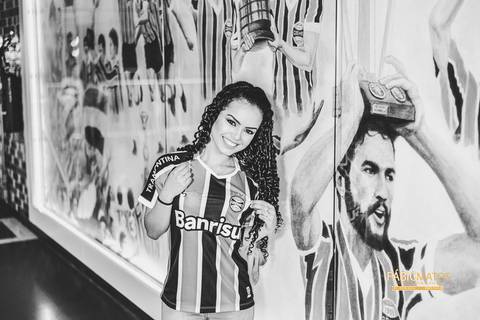 15-anos-session-sessão-pré-15-anos-carla-fábio-matos-fotografia-fotógrafo-rs-r.s-porto-alegre-vale-dos-sinos-arena-do-gremio-fotos-diferentes-região-festa-estádio-ensaio-girl-menina'