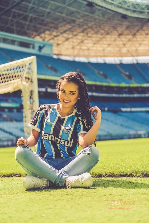 15-anos-session-sessão-pré-15-anos-carla-fábio-matos-fotografia-fotógrafo-rs-r.s-porto-alegre-vale-dos-sinos-arena-do-gremio-fotos-diferentes-região-festa-estádio-ensaio-girl-menina'