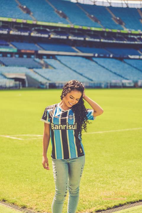 15-anos-session-sessão-pré-15-anos-carla-fábio-matos-fotografia-fotógrafo-rs-r.s-porto-alegre-vale-dos-sinos-arena-do-gremio-fotos-diferentes-região-festa-estádio-ensaio-girl-menina'