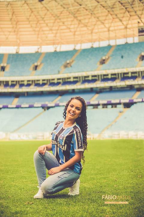 15-anos-session-sessão-pré-15-anos-carla-fábio-matos-fotografia-fotógrafo-rs-r.s-porto-alegre-vale-dos-sinos-arena-do-gremio-fotos-diferentes-região-festa-estádio-ensaio-girl-menina'