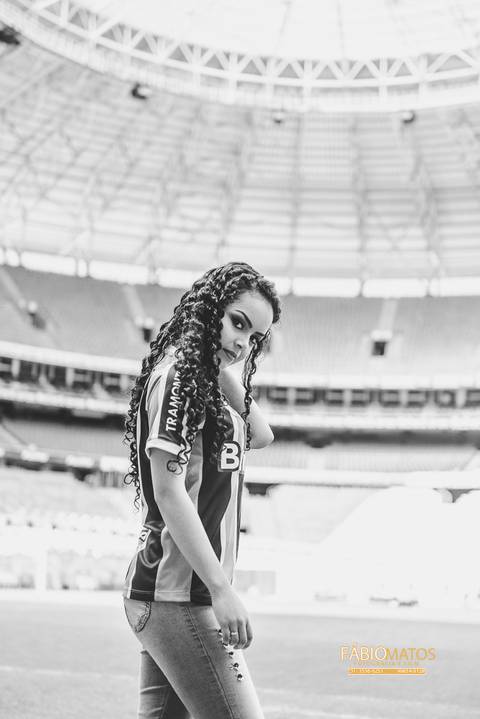 15-anos-session-sessão-pré-15-anos-carla-fábio-matos-fotografia-fotógrafo-rs-r.s-porto-alegre-vale-dos-sinos-arena-do-gremio-fotos-diferentes-região-festa-estádio-ensaio-girl-menina'