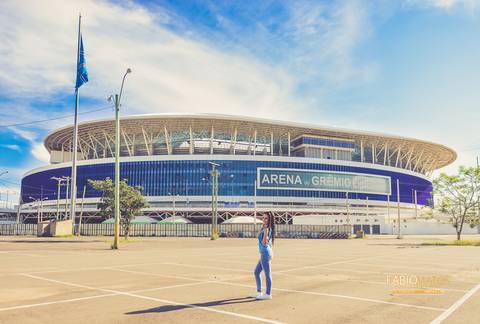 15-anos-session-sessão-pré-15-anos-carla-fábio-matos-fotografia-fotógrafo-rs-r.s-porto-alegre-vale-dos-sinos-arena-do-gremio-fotos-diferentes-região-festa-estádio-ensaio-girl-menina'