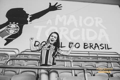 15-anos-session-sessão-pré-15-anos-carla-fábio-matos-fotografia-fotógrafo-rs-r.s-porto-alegre-vale-dos-sinos-arena-do-gremio-fotos-diferentes-região-festa-estádio-ensaio-girl-menina'