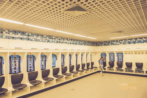 15-anos-session-sessão-pré-15-anos-carla-fábio-matos-fotografia-fotógrafo-rs-r.s-porto-alegre-vale-dos-sinos-arena-do-gremio-fotos-diferentes-região-festa-estádio-ensaio-girl-menina'