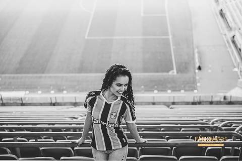 15-anos-session-sessão-pré-15-anos-carla-fábio-matos-fotografia-fotógrafo-rs-r.s-porto-alegre-vale-dos-sinos-arena-do-gremio-fotos-diferentes-região-festa-estádio-ensaio-girl-menina'