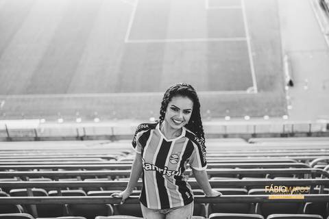 15-anos-session-sessão-pré-15-anos-carla-fábio-matos-fotografia-fotógrafo-rs-r.s-porto-alegre-vale-dos-sinos-arena-do-gremio-fotos-diferentes-região-festa-estádio-ensaio-girl-menina'