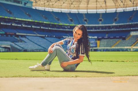 15-anos-session-sessão-pré-15-anos-carla-fábio-matos-fotografia-fotógrafo-rs-r.s-porto-alegre-vale-dos-sinos-arena-do-gremio-fotos-diferentes-região-festa-estádio-ensaio-girl-menina'