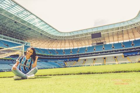 15-anos-session-sessão-pré-15-anos-carla-fábio-matos-fotografia-fotógrafo-rs-r.s-porto-alegre-vale-dos-sinos-arena-do-gremio-fotos-diferentes-região-festa-estádio-ensaio-girl-menina'