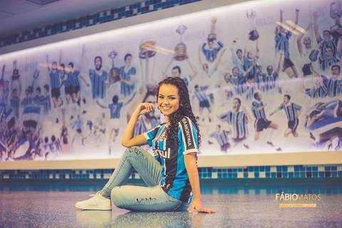 15-anos-session-sessão-pré-15-anos-carla-fábio-matos-fotografia-fotógrafo-rs-r.s-porto-alegre-vale-dos-sinos-arena-do-gremio-fotos-diferentes-região-festa-estádio-ensaio-girl-menina'