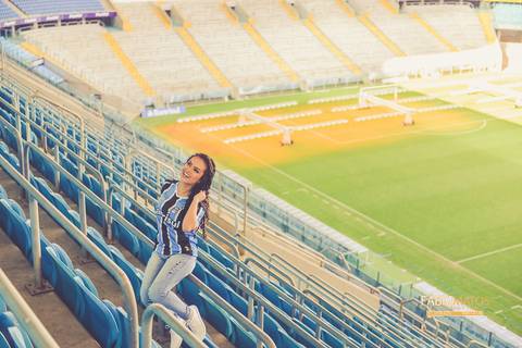 15-anos-session-sessão-pré-15-anos-carla-fábio-matos-fotografia-fotógrafo-rs-r.s-porto-alegre-vale-dos-sinos-arena-do-gremio-fotos-diferentes-região-festa-estádio-ensaio-girl-menina'