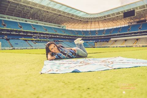 15-anos-session-sessão-pré-15-anos-carla-fábio-matos-fotografia-fotógrafo-rs-r.s-porto-alegre-vale-dos-sinos-arena-do-gremio-fotos-diferentes-região-festa-estádio-ensaio-girl-menina'
