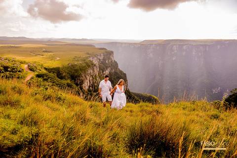 casamento-vestido-cambará-wedding-noiva-noivo-noivos-sessão-ensaio-externo-cânion-cânions-rs-pré-casamento-fábio-matos-douglas-jenifer-fotos-fotografias-diferentes-fotógrafo'