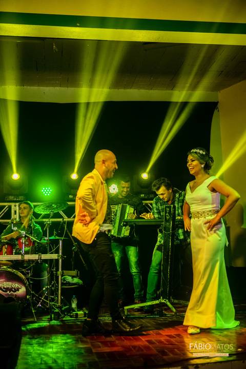 Douglas-e-Jenifer -Fábio-Matos - Casamento-postar - wedding-fotografia-fotos-diferentes-casamentos-serra-rs-r.s-vestido-bouque-noiva-noivos-casório-alegria-felicidade-fotógrafo'