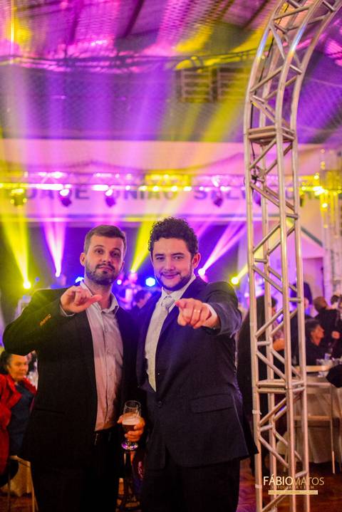 Douglas-e-Jenifer -Fábio-Matos - Casamento-postar - wedding-fotografia-fotos-diferentes-casamentos-serra-rs-r.s-vestido-bouque-noiva-noivos-casório-alegria-felicidade-fotógrafo'