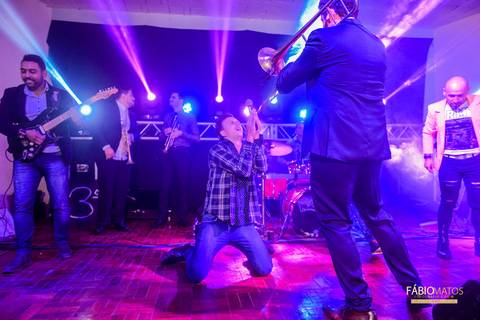 Douglas-e-Jenifer -Fábio-Matos - Casamento-postar - wedding-fotografia-fotos-diferentes-casamentos-serra-rs-r.s-vestido-bouque-noiva-noivos-casório-alegria-felicidade-fotógrafo'