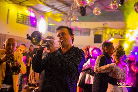 Douglas-e-Jenifer -Fábio-Matos - Casamento-postar - wedding-fotografia-fotos-diferentes-casamentos-serra-rs-r.s-vestido-bouque-noiva-noivos-casório-alegria-felicidade-fotógrafo'