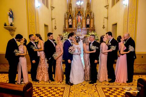 Douglas-e-Jenifer -Fábio-Matos - Casamento-postar - wedding-fotografia-fotos-diferentes-casamentos-serra-rs-r.s-vestido-bouque-noiva-noivos-casório-alegria-felicidade-fotógrafo'