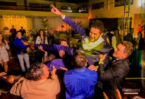 Douglas-e-Jenifer -Fábio-Matos - Casamento-postar - wedding-fotografia-fotos-diferentes-casamentos-serra-rs-r.s-vestido-bouque-noiva-noivos-casório-alegria-felicidade-fotógrafo'