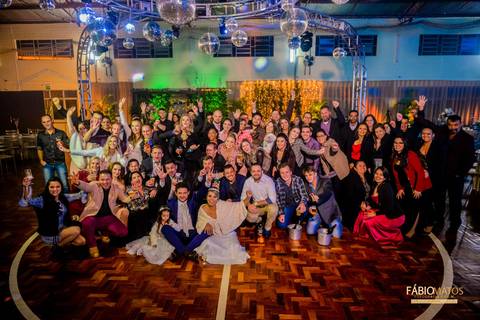 Douglas-e-Jenifer -Fábio-Matos - Casamento-postar - wedding-fotografia-fotos-diferentes-casamentos-serra-rs-r.s-vestido-bouque-noiva-noivos-casório-alegria-felicidade-fotógrafo'