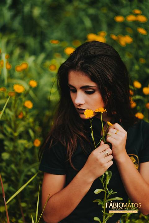 15-anos-sessão-book-fotos-diferentes-fotógrafo-top-profissional-fotografia-session-rs-novo-hamburgo-cavalo-família-fumaça-égua-flor-primavera-por-do-sol-tinta '