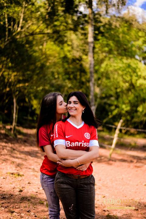 15-anos-sessão-book-fotos-diferentes-fotógrafo-top-profissional-fotografia-session-rs-novo-hamburgo-cavalo-família-fumaça-égua-flor-primavera-por-do-sol-tinta '