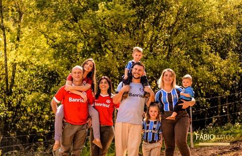 15-anos-sessão-book-fotos-diferentes-fotógrafo-top-profissional-fotografia-session-rs-novo-hamburgo-cavalo-família-fumaça-égua-flor-primavera-por-do-sol-tinta '