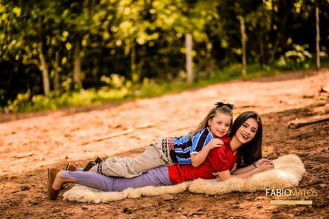 15-anos-sessão-book-fotos-diferentes-fotógrafo-top-profissional-fotografia-session-rs-novo-hamburgo-cavalo-família-fumaça-égua-flor-'