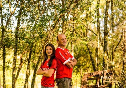 15-anos-sessão-book-fotos-diferentes-fotógrafo-top-profissional-fotografia-session-rs-novo-hamburgo-cavalo-família-fumaça-égua-flor-primavera-por-do-sol-tinta '