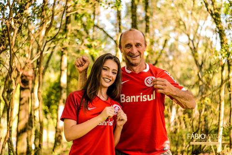 15-anos-sessão-book-fotos-diferentes-fotógrafo-top-profissional-fotografia-session-rs-novo-hamburgo-cavalo-família-fumaça-égua-flor-'