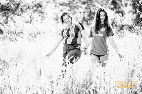 15-anos-sessão-book-fotos-diferentes-fotógrafo-top-profissional-fotografia-session-rs-novo-hamburgo-cavalo-família-fumaça-égua-flor-'