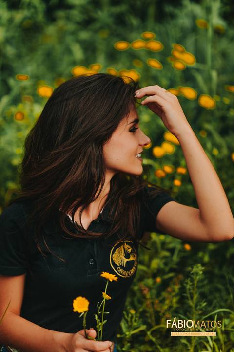 15-anos-sessão-book-fotos-diferentes-fotógrafo-top-profissional-fotografia-session-rs-novo-hamburgo-cavalo-família-fumaça-égua-flor-primavera-por-do-sol-tinta '