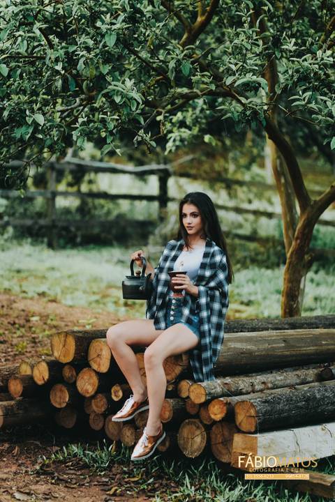 15-anos-sessão-book-fotos-diferentes-fotógrafo-top-profissional-fotografia-session-rs-novo-hamburgo-cavalo-família-fumaça-égua-flor-primavera-por-do-sol-tinta '