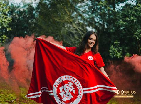 15-anos-sessão-book-fotos-diferentes-fotógrafo-top-profissional-fotografia-session-rs-novo-hamburgo-cavalo-família-fumaça-égua-flor-primavera-por-do-sol-tinta '