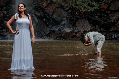 Ensaio pre-wedding, ensaio na cachoeira, pre-wedding na cachoeira, ensaio de casal, noiva, noivo, ensaio pré-casamento, fotografo de casamento, ideias para fotos pre-wedding, inspiração para pre casamento, casamento, raphael oliveira fotografia'