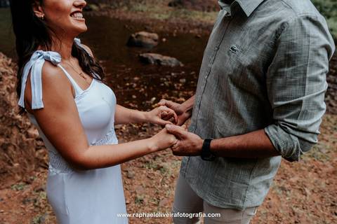Ensaio pre-wedding, ensaio na cachoeira, pre-wedding na cachoeira, ensaio de casal, noiva, noivo, ensaio pré-casamento, fotografo de casamento, ideias para fotos pre-wedding, inspiração para pre casamento, casamento, raphael oliveira fotografia'