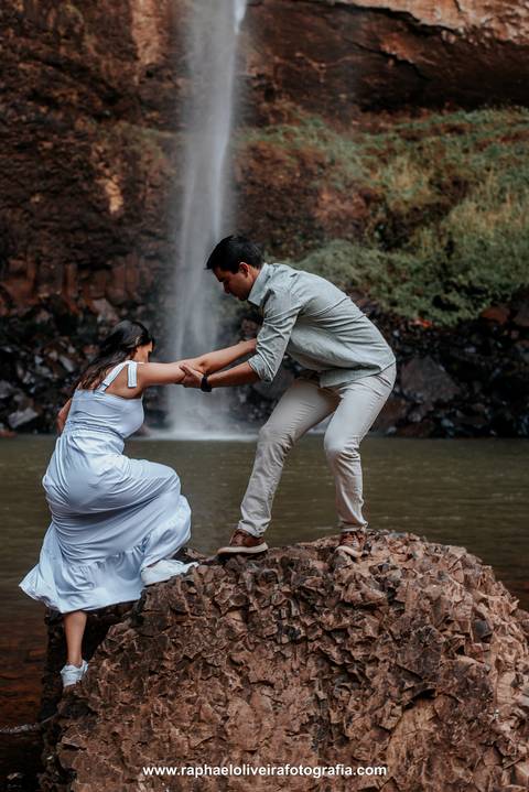 Ensaio pre-wedding, ensaio na cachoeira, pre-wedding na cachoeira, ensaio de casal, noiva, noivo, ensaio pré-casamento, fotografo de casamento, ideias para fotos pre-wedding, inspiração para pre casamento, casamento, raphael oliveira fotografia'