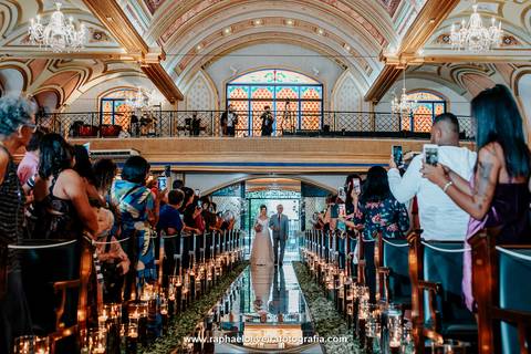 Casamento, paroquia santissima trindade, noiva com madrinha, casamento em sp, virei noiva, como organizar um casamento, espaços para casamento, fotógrafos para casamento, casamento no campo, casamento no por do sol, raphael oliveira fotografia'