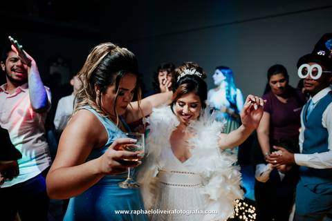 Casamento, paroquia santissima trindade, noiva com madrinha, casamento em sp, virei noiva, como organizar um casamento, espaços para casamento, fotógrafos para casamento, casamento no campo, casamento no por do sol, raphael oliveira fotografia'