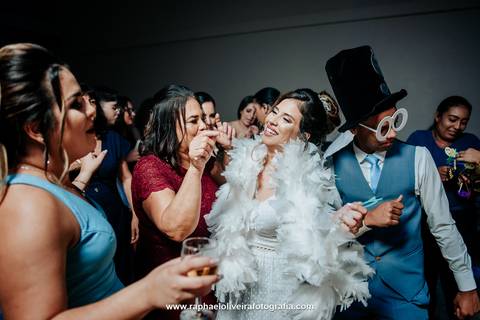 Casamento, paroquia santissima trindade, noiva com madrinha, casamento em sp, virei noiva, como organizar um casamento, espaços para casamento, fotógrafos para casamento, casamento no campo, casamento no por do sol, raphael oliveira fotografia'