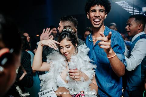 Casamento, paroquia santissima trindade, noiva com madrinha, casamento em sp, virei noiva, como organizar um casamento, espaços para casamento, fotógrafos para casamento, casamento no campo, casamento no por do sol, raphael oliveira fotografia'