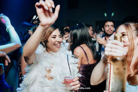 Casamento, paroquia santissima trindade, noiva com madrinha, casamento em sp, virei noiva, como organizar um casamento, espaços para casamento, fotógrafos para casamento, casamento no campo, casamento no por do sol, raphael oliveira fotografia'