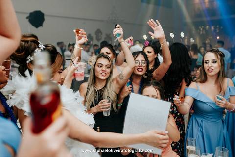 Casamento, paroquia santissima trindade, noiva com madrinha, casamento em sp, virei noiva, como organizar um casamento, espaços para casamento, fotógrafos para casamento, casamento no campo, casamento no por do sol, raphael oliveira fotografia'