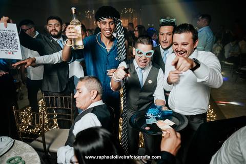 Casamento, paroquia santissima trindade, noiva com madrinha, casamento em sp, virei noiva, como organizar um casamento, espaços para casamento, fotógrafos para casamento, casamento no campo, casamento no por do sol, raphael oliveira fotografia'