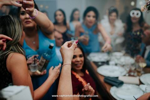 Casamento, paroquia santissima trindade, noiva com madrinha, casamento em sp, virei noiva, como organizar um casamento, espaços para casamento, fotógrafos para casamento, casamento no campo, casamento no por do sol, raphael oliveira fotografia'