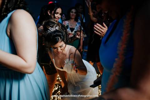 Casamento, paroquia santissima trindade, noiva com madrinha, casamento em sp, virei noiva, como organizar um casamento, espaços para casamento, fotógrafos para casamento, casamento no campo, casamento no por do sol, raphael oliveira fotografia'