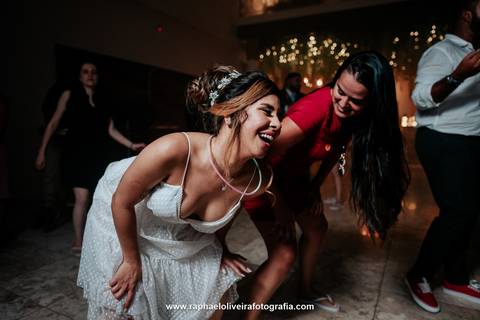 Casamento, paroquia santissima trindade, noiva com madrinha, casamento em sp, virei noiva, como organizar um casamento, espaços para casamento, fotógrafos para casamento, casamento no campo, casamento no por do sol, raphael oliveira fotografia'